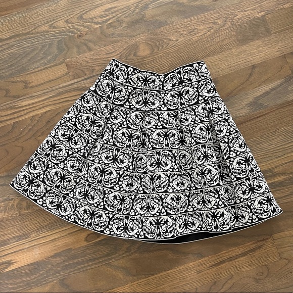 Aqua Brand Pattern Skirt - Picture 2 of 9